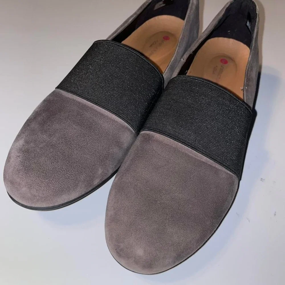 Clarks unstructured size 7.5‎ M suede loafers with a minimalist vibe